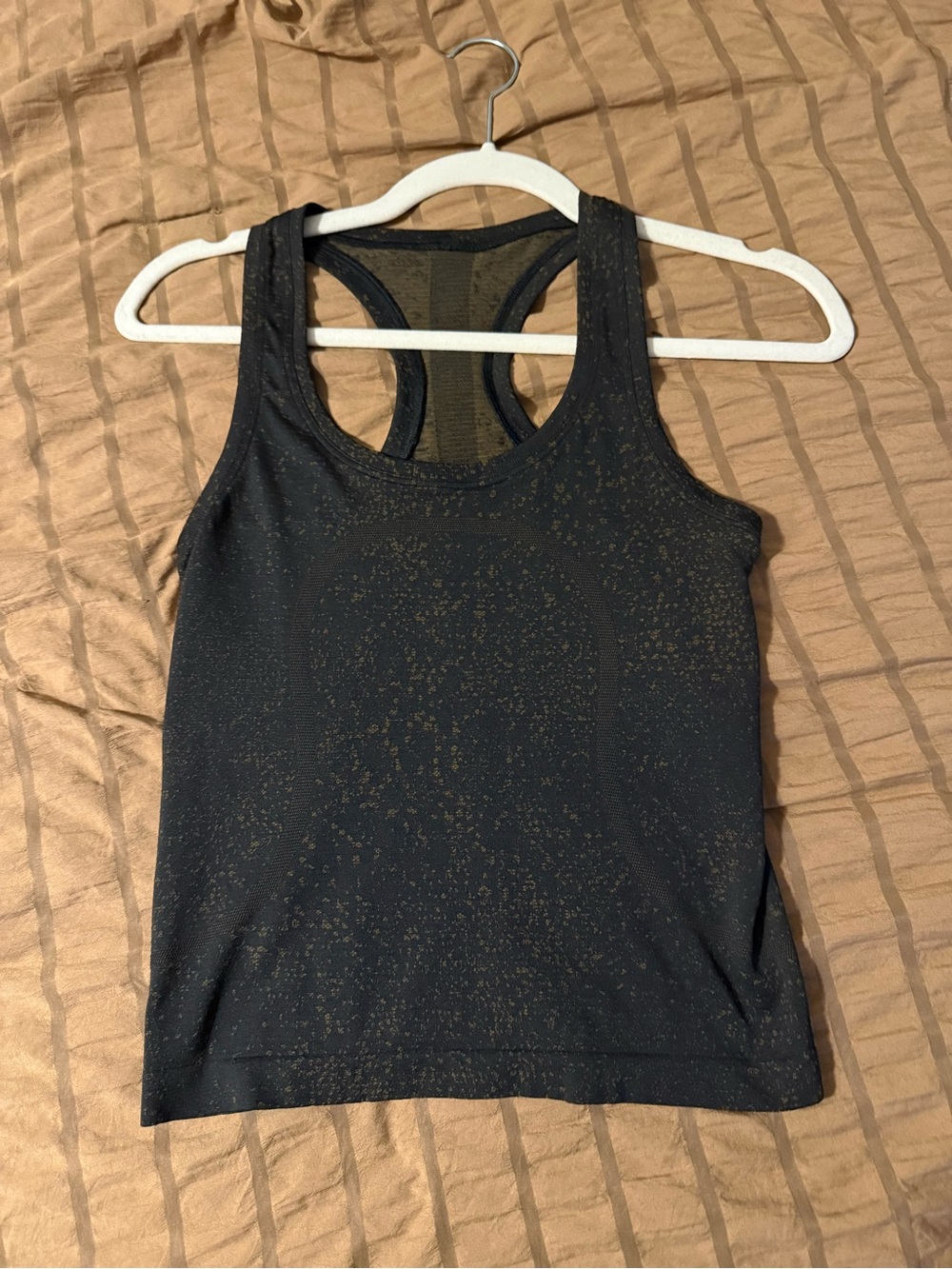 Lululemon swiftly tank size 6!